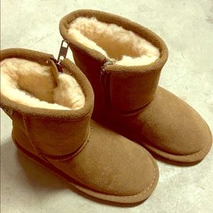 Brown bear paws toddler boots.